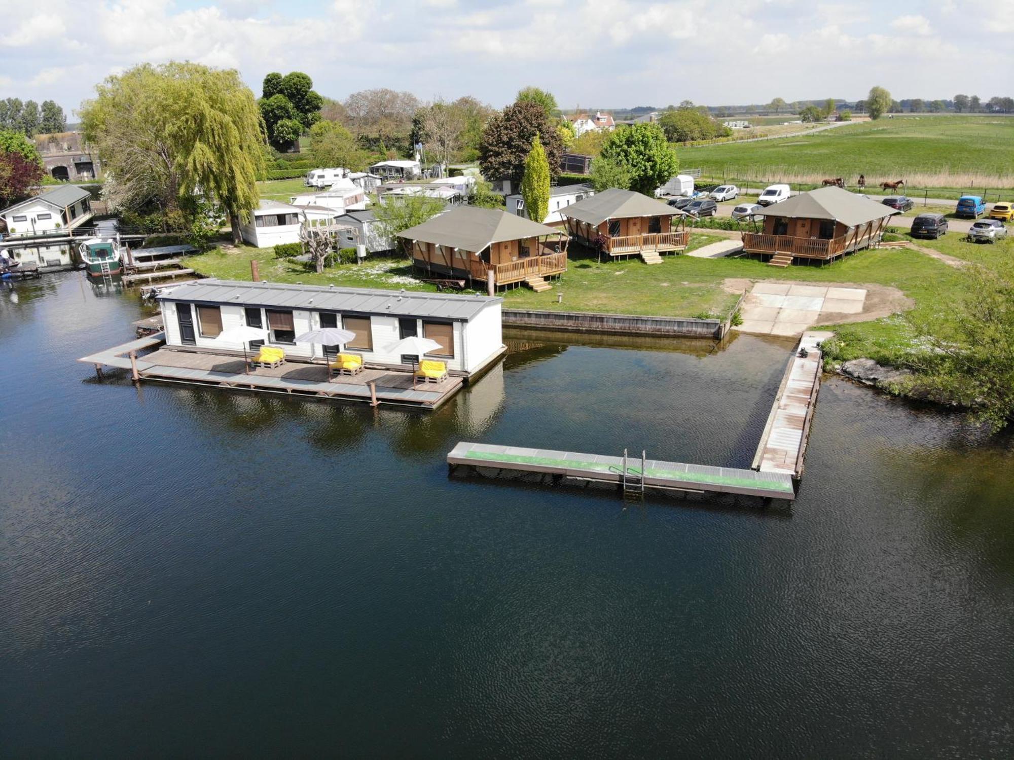 Benedeneind Floatel - De Schans Alphen المظهر الخارجي الصورة